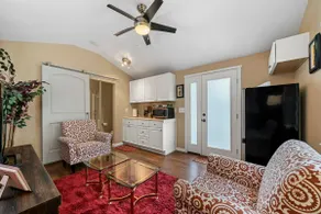 Adorable and private one bedroom cottage. - Image 5