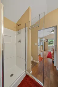 Adorable and private one bedroom cottage. - Image 4
