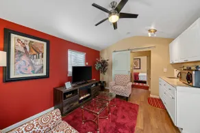Adorable and private one bedroom cottage. - Image 2