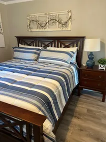 Cozy Two Bedroom Bungalow- <br>In walking distance to a great time - Image 4