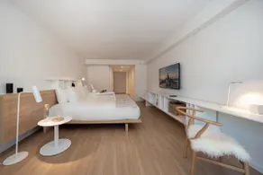Deluxe One Bedroom (1200 SQFT) Beach Service - Image 4