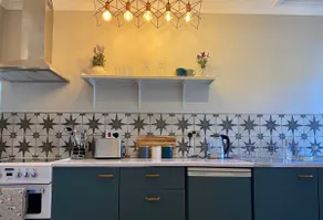 Marine Lodge: 19th century granny flat by the sea. - Image 4