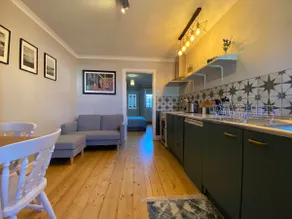 Marine Lodge: 19th century granny flat by the sea. - Image 3