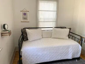 Entire 2 Bedroom Cottage Near Downtown St. Paul - Image 5