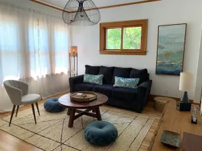 Entire 2 Bedroom Cottage Near Downtown St. Paul - Image 5