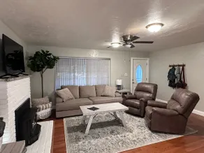 Cozy 3 Bedroom House Near the Sac River in Redding - Image 5
