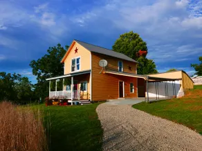 Vineyard Farmhouse w/ Hot Tub + Lake Views - Image 2