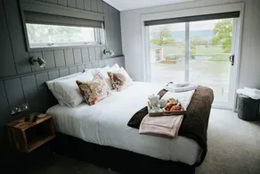 Oakley: 2 bedroom luxury lodge, hot tub & views. - Image 2