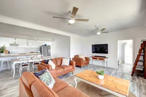 The Lazy Palm Beach Shack—Retro-Coastal Charm - Image 2