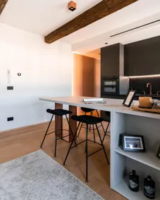 1-bedroom design apartment with panoramic view - Image 3