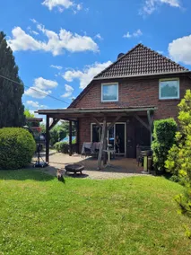 Spacious holiday apartment with garden - Image 2