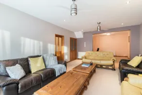Spacious 5bed House Ideal for Fam & Contractors - Image 4