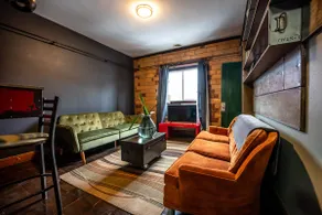 Cozy Unique Downtown 1 Bedroom Unit - Image 3