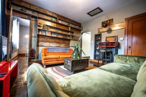 Cozy Unique Downtown 1 Bedroom Unit - Image 2