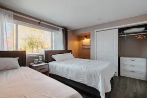 Style! Lux kitchen. Spacious. 2 Queen beds. - Image 3