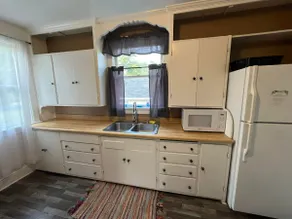 Lovely 2 bedroom w/ TVs Free Wi-Fi Upstairs Unit - Image 2