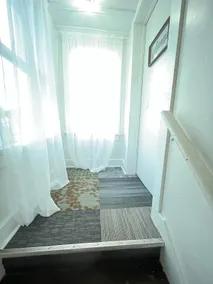 Lovely 2 bedroom w/ TVs Free Wi-Fi Upstairs Unit - Image 3