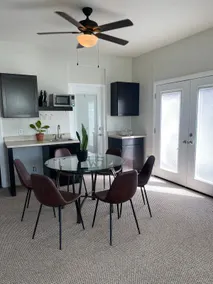 Suite with private entrance near wine country. - Image 3