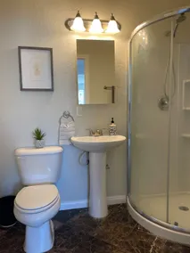 Suite with private entrance near wine country. - Image 4