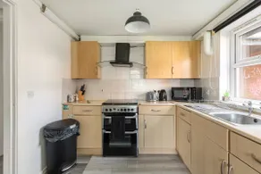 2 Bedroom Cozy Chambers with free parking - Image 2