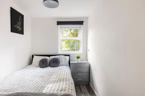 2 Bedroom Cozy Chambers with free parking - Image 3