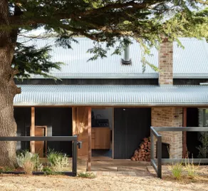 Little Black Cabin: Blackheath, Blue Mountains - Image 4