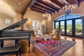 Grand Luxury Estate with Pool & Hot Tub - Image 4