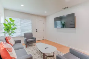 Comfortable 2BR Townhouse | Center of Elk Grove - Image 5