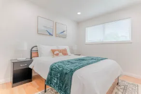Comfortable 2BR Townhouse | Center of Elk Grove - Image 4