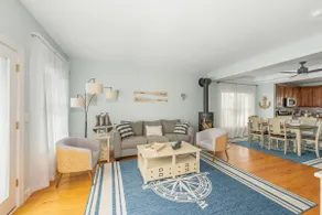 Cheerful 3-bedroom Beach-house with fireplace - Image 2