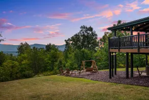 Peaceful 5-bedroom cabin with hot tub and views - Image 3
