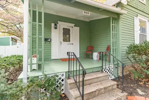Campus Gingerbread Cottage with parking - Image 2