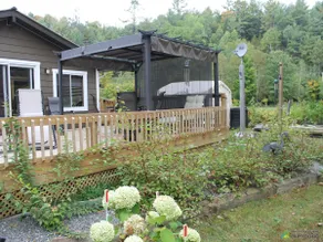 Charming waterfront log cabin with hot tub - Image 2