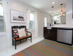 Homey Park Front Hideaway with Free Street Parking - Image 4