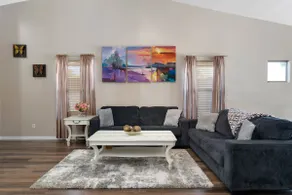 Phoenix central Spacious Retreat - Image 4
