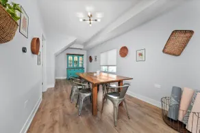 Best Pilsen Location*Monthly Stays*Parking*Laundry - Image 2