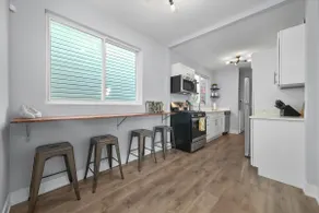 Best Pilsen Location*Monthly Stays*Parking*Laundry - Image 3