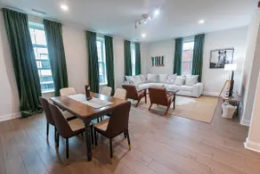 Lone Ranger Retreat: Stylish Stay in Downtown - Image 2