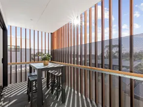 541 - 3 Bedroom Townhouse - Centrally Located- Free Parking - Free WIFI - Image 2