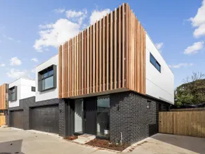 541 - 3 Bedroom Townhouse - Centrally Located- Free Parking - Free WIFI - Image 5