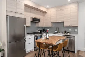 Greenlake Getaway - Central Location, Rooftop & AC - Image 5