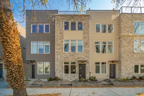 Greenlake Getaway - Central Location, Rooftop & AC - Image 2