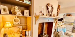 One Bedroom Studio with full kitchen & log burner. - Image 4