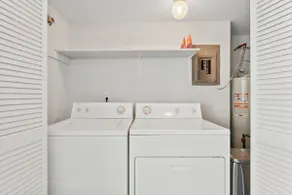 Lovely 2- Bedroom Condo located in the heart of BG - Image 2