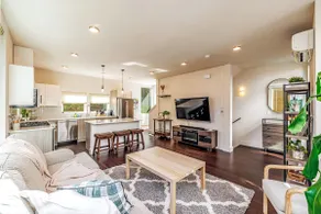 Family Gathering Home, Garage, Roof Deck, Sleeps 6 - Image 2