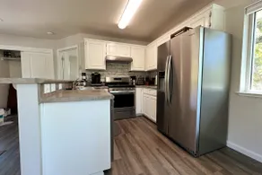 3rd Story Downtown 2 bdrm Apartment - Free parking - Image 3