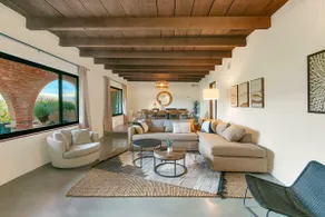 Wyatt: All King Beds, City & Mountain Views, Pool - Image 2