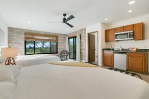 Wyatt: All King Beds, City & Mountain Views, Pool - Image 5