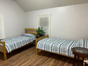 Entire 3 Bedrooms/2 bathrooms 2 story house - Image 4