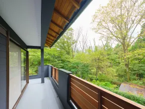 Stylish Cottage Retreat in the Mt. Fuji Highlands - Image 4